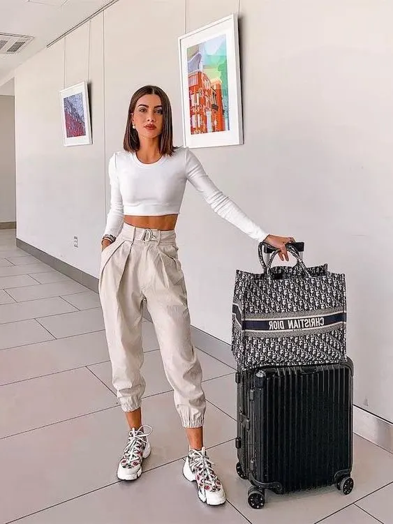 AIRPORT OUTFIT IDEAS FOR SUMMER 2024