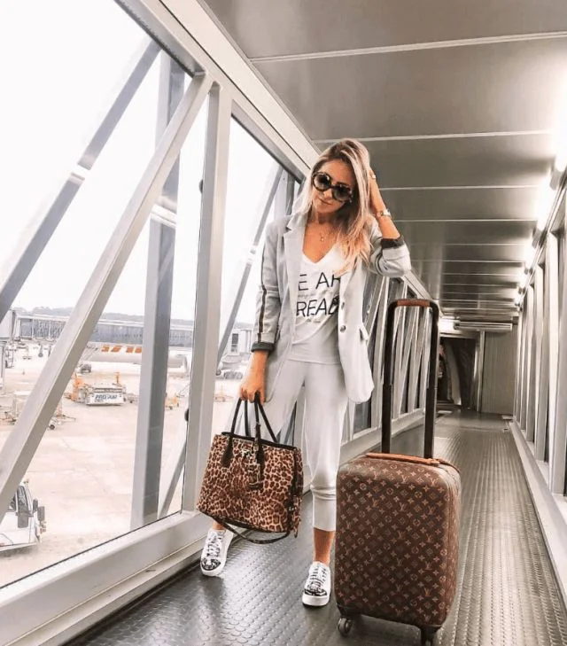 womens trendy airport outfits