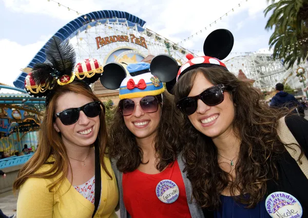 sunglaas and hats for disney world