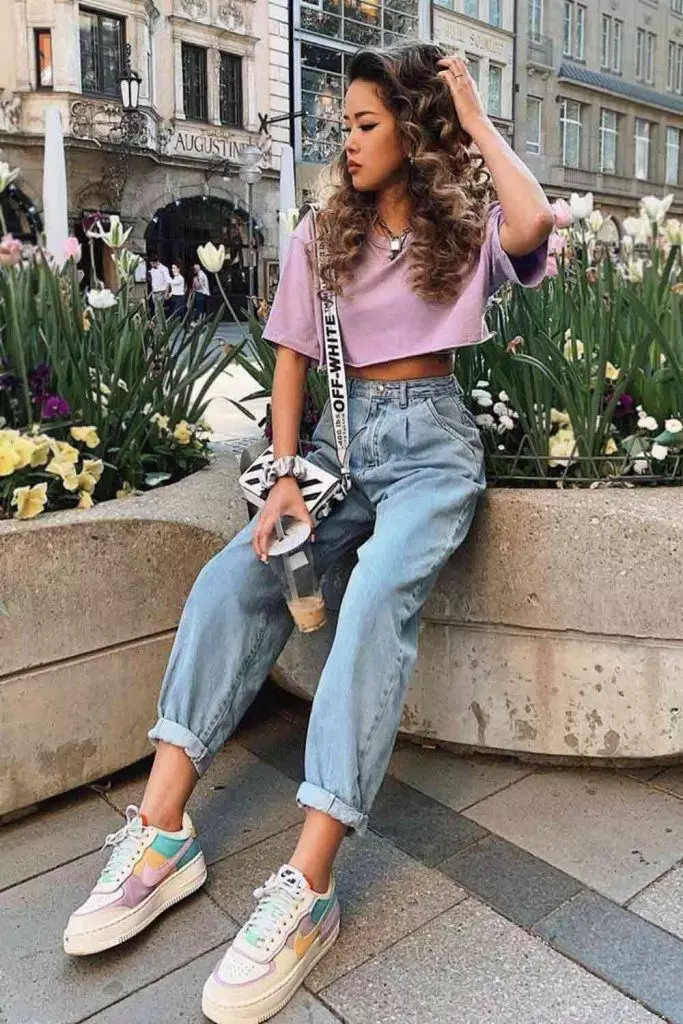 stylish summer outfits mom jeans crop top 2024