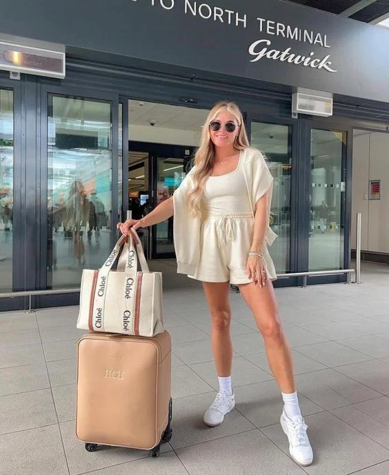 AIRPORT OUTFIT IDEAS 2024 1