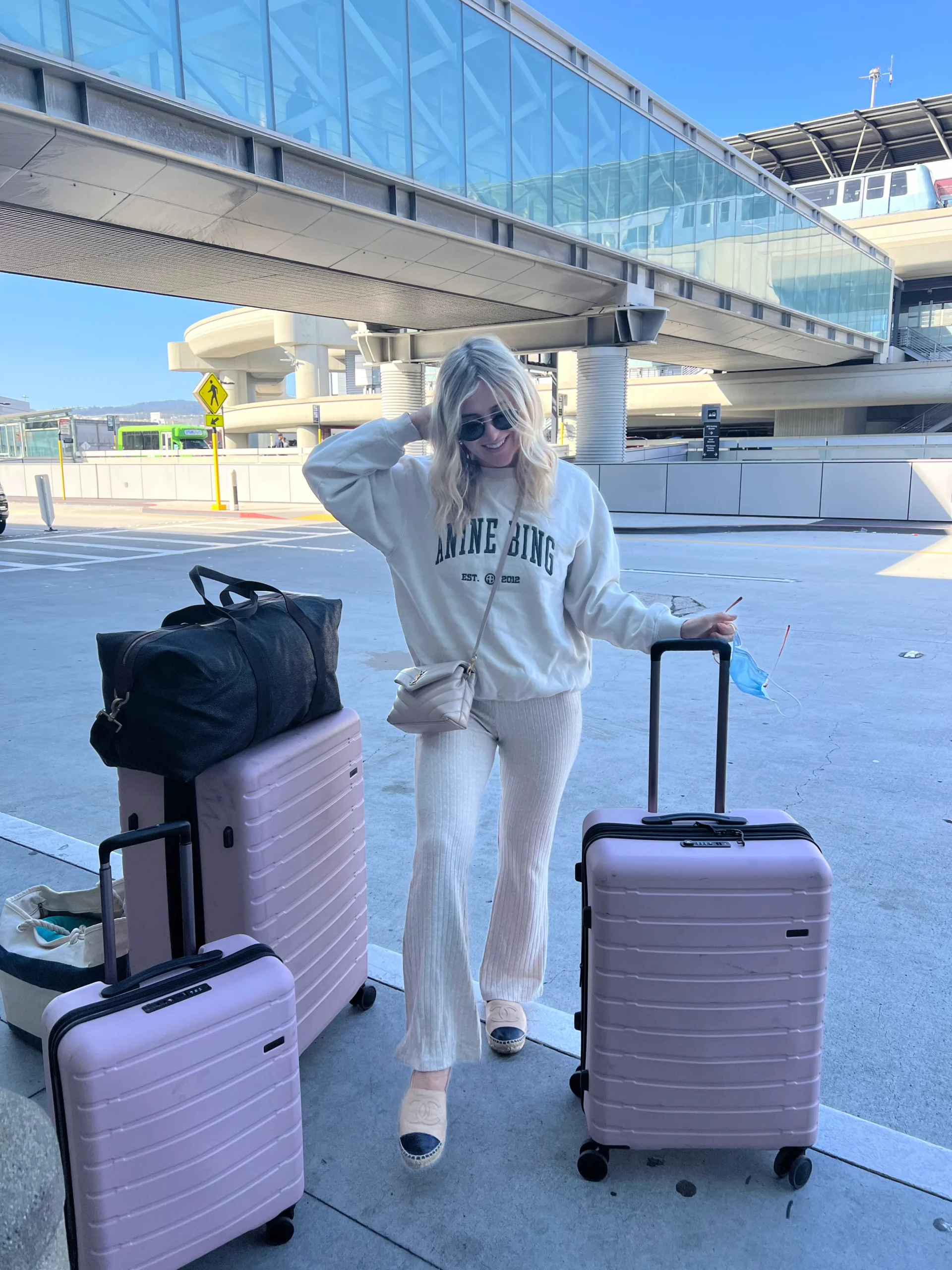 AIRPORT OUTFIT IDEAS FOR SUMMER 2024 8 2 scaled