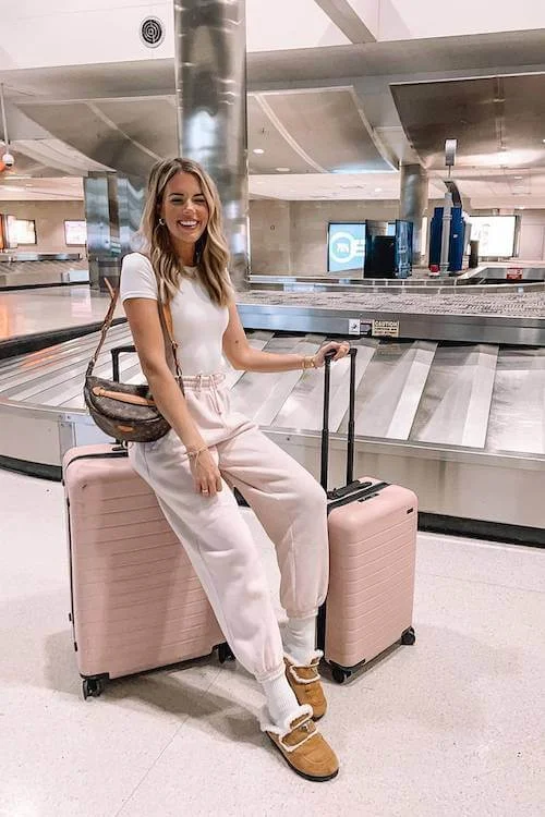 Airport Outfits for Women Over 40 vhindinews 11