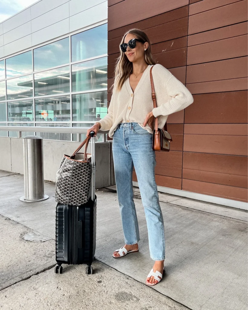 Airport Outfits for Women Over 40 vhindinews 9