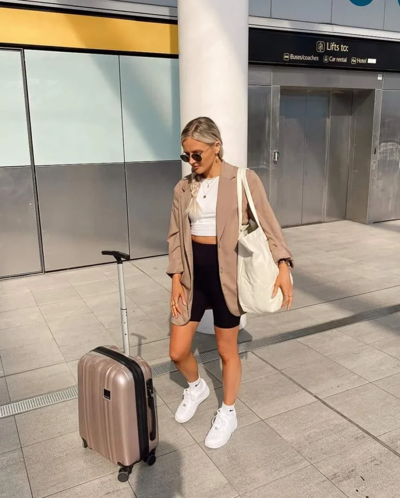 Comfy Airport Outfits @joanneixer summer