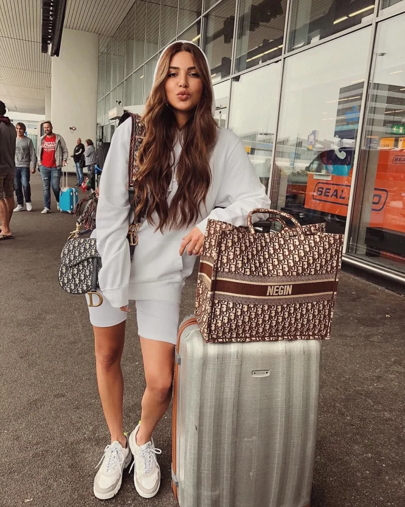 How To Dress For Airport Top 25 Airport Outfits For Long Flights vhindinews 12