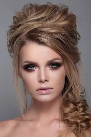 Top 10 Prom Hairstyles for 2024 7