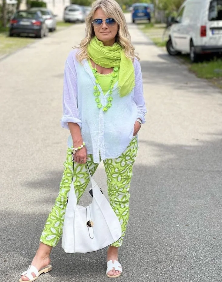Top 30 Summer Outfits for Women Over 50 6