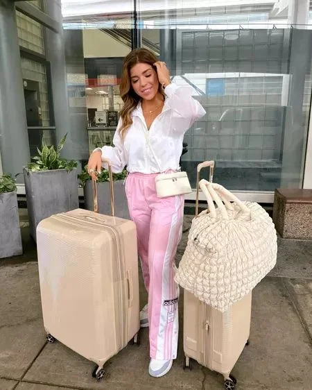 Top 35 Cute and Comfy Airport Outfits for Summer 2024 Travel in Style VHINDINEWS 13