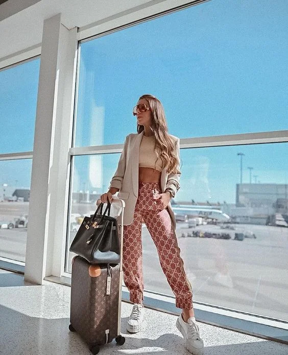 Top 35 Cute and Comfy Airport Outfits for Summer 2024 Travel in Style VHINDINEWS 17