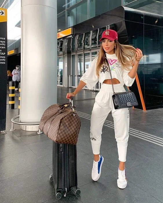 Top 35 Cute and Comfy Airport Outfits for Summer 2024 Travel in Style VHINDINEWS 2