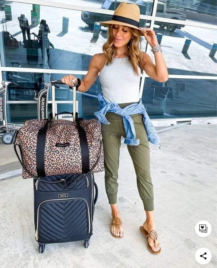 Womens Trendy Airport Outfits Best Outfits for womens long flight airport outfits Vhindinews 16