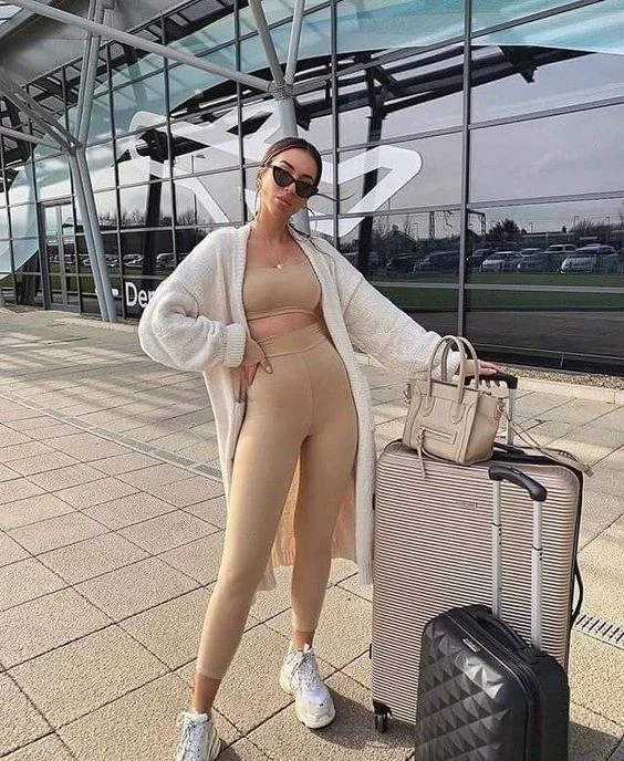 Womens Trendy Airport Outfits Best Outfits for womens long flight airport outfits Vhindinews 17