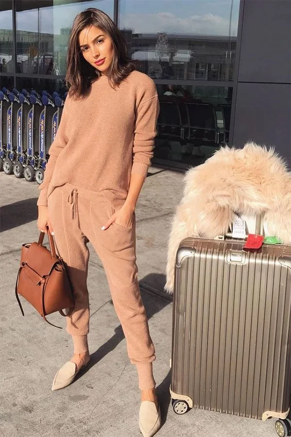 Womens Trendy Airport Outfits Best Outfits for womens long flight airport outfits Vhindinews 19