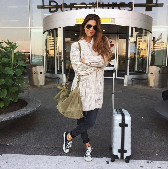 What to Wear at Airport 25 Comfy and Chic Airport Outfits Airport Outfits Vhindinews 15