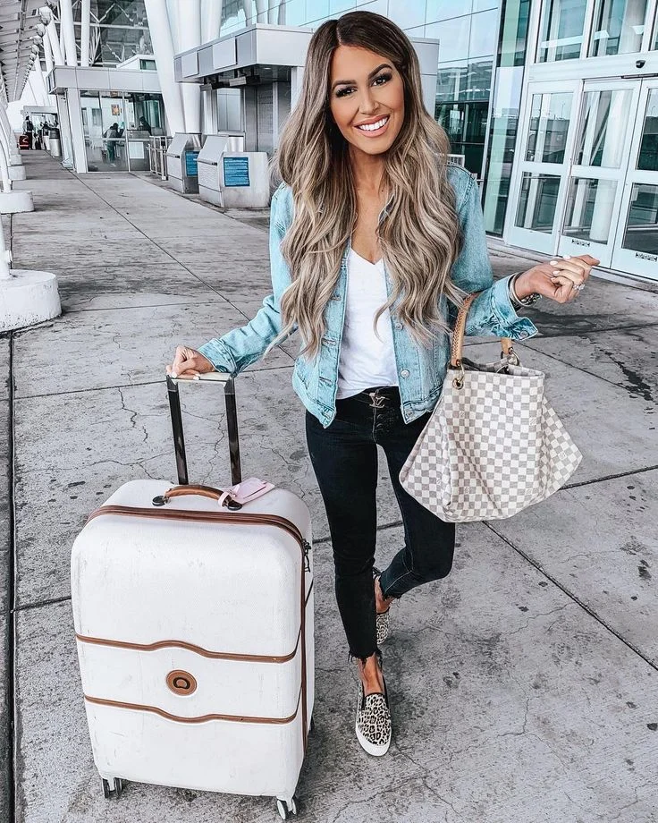 What to Wear at Airport 25 Comfy and Chic Airport Outfits Airport Outfits Vhindinews 5