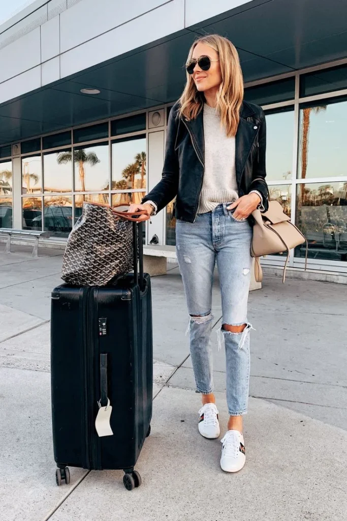 What to Wear at Airport 25 Comfy and Chic Airport Outfits Airport Outfits Vhindinews 8 1