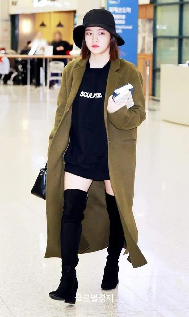 What to Wear at Airport 25 Comfy and Chic Airport Outfits Airport Outfits Vhindinews 9