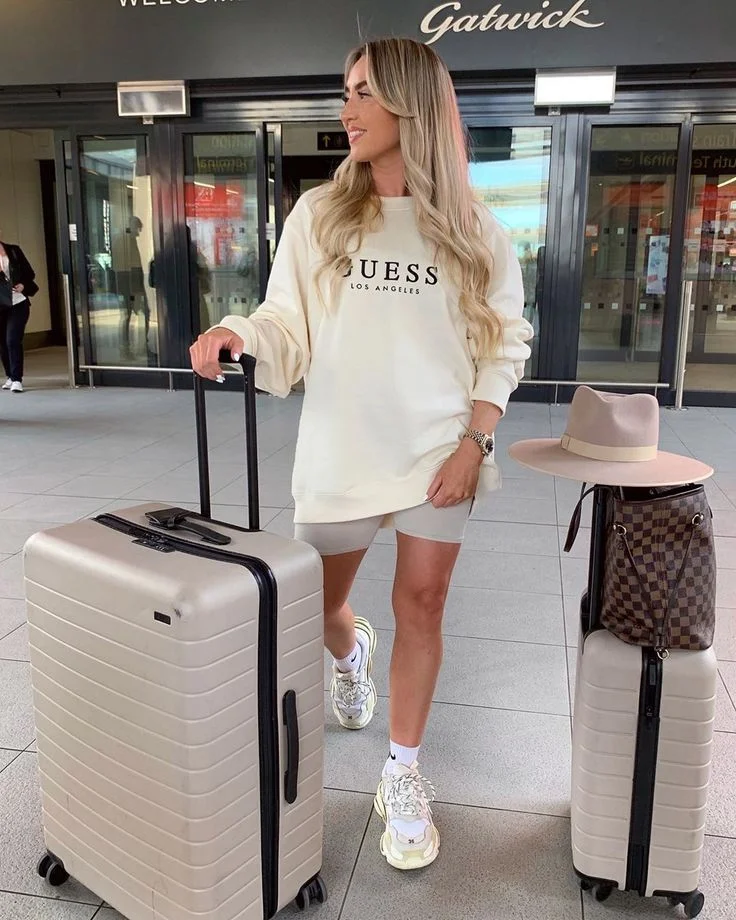 trendy summer airport outfits 3