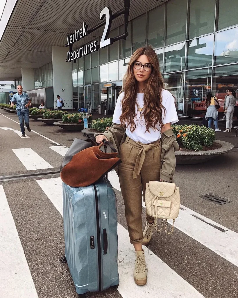 trendy summer airport outfits 4