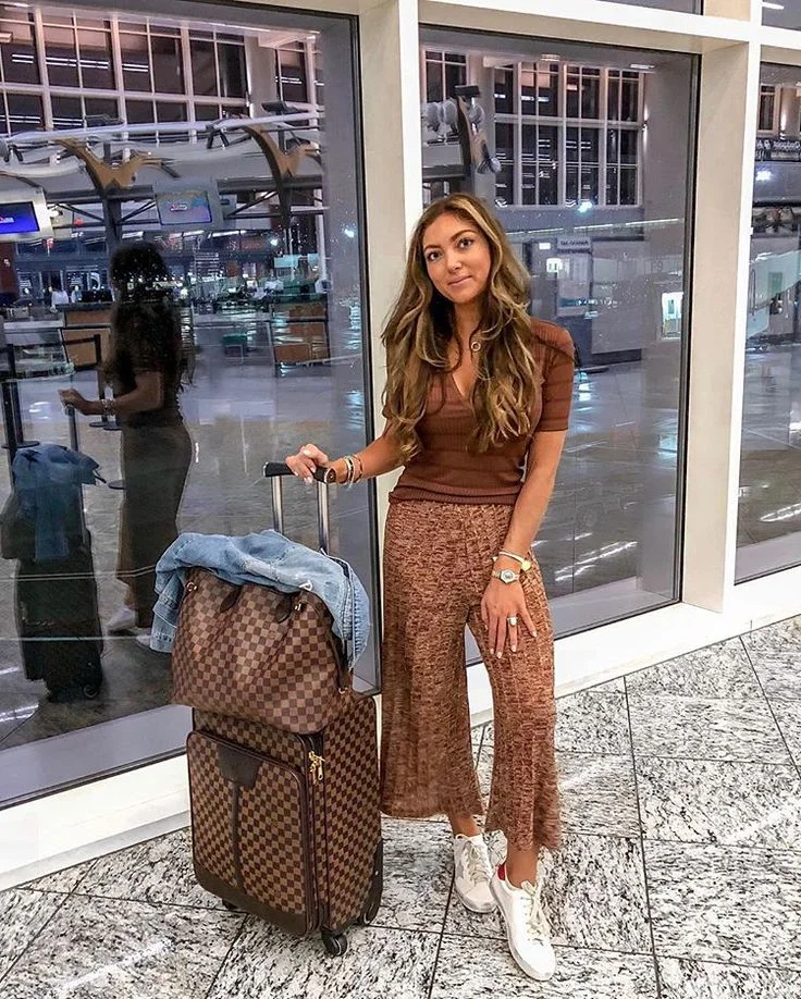 trendy summer airport outfits 6