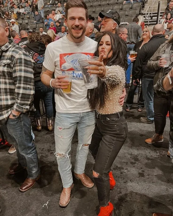 What to Wear on Country Concert for Men: 21 Best Concert Attire for Men
