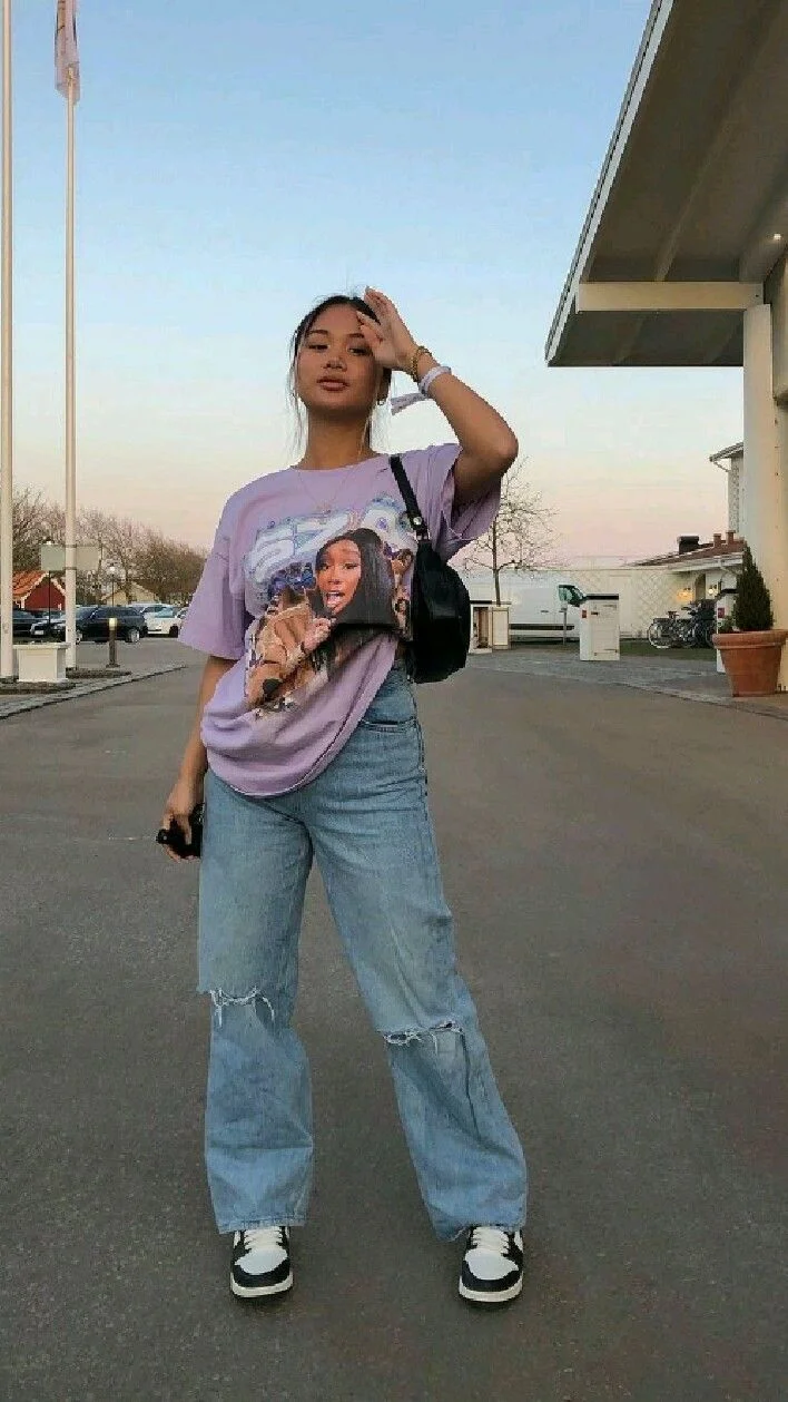 How to Style Oversize T-Shirt for Women: 21 Best Styles to Wear with Oversize T-Shirt