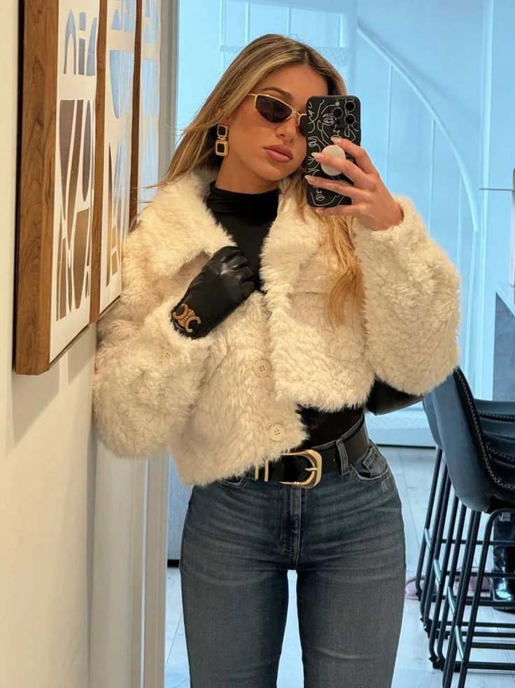 What to Wear with Faux Fur Jacket for Women: 21 Best Faux Fur Jacket Outfit Ideas