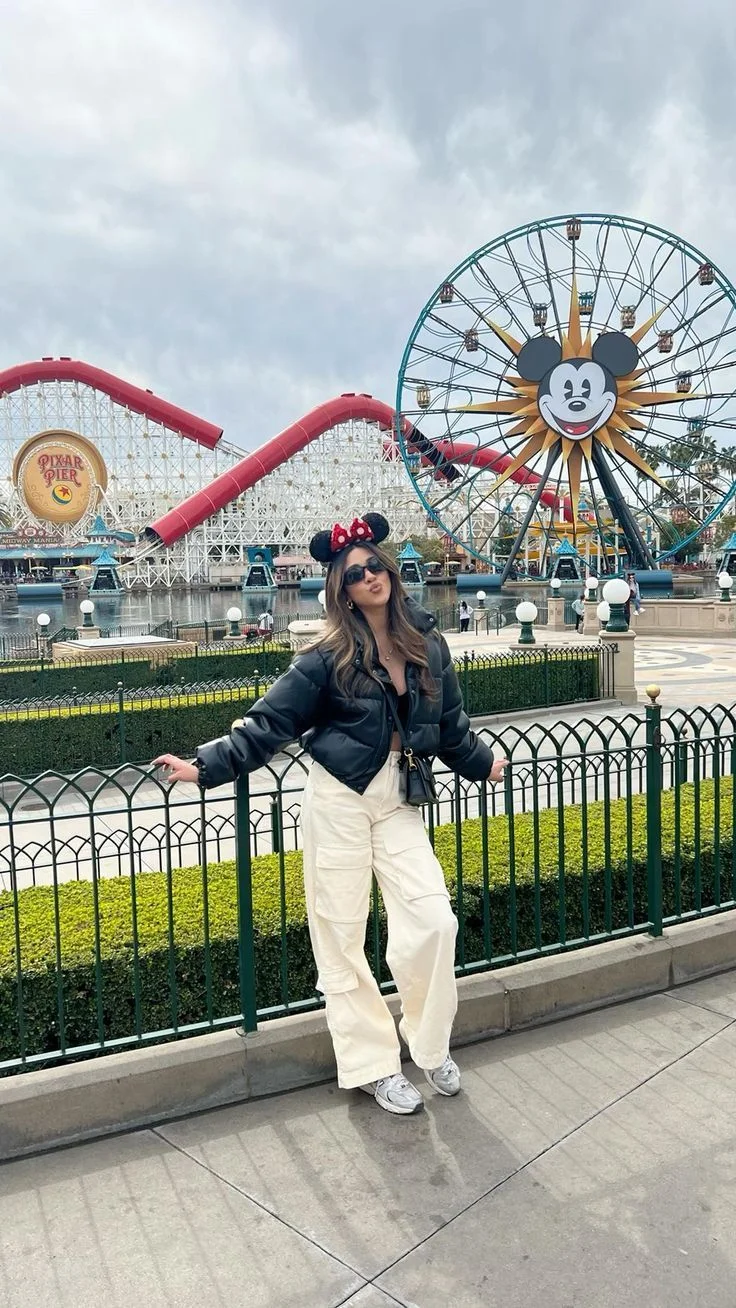 25 Perfect Disneyland Outfits for Women Who Love Style & Comfort