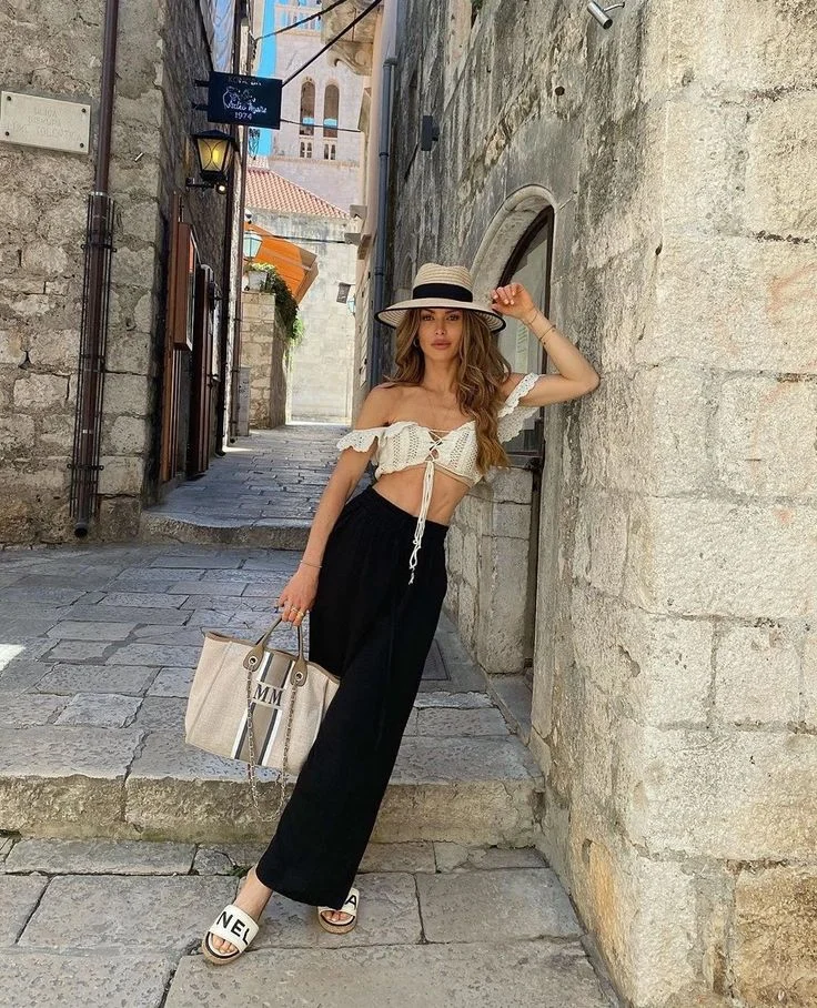 What Are the Top 25 Spring Outfits for Europe Travel? Best Europe Travel Spring Outfits