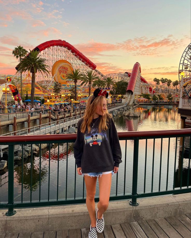 25 Adorable and Comfy Disneyland Outfits Perfect for Teen Girls