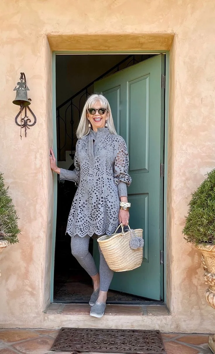 What Are the Best Casual Outfits for Women Over 50? 25 Ideas to Try!