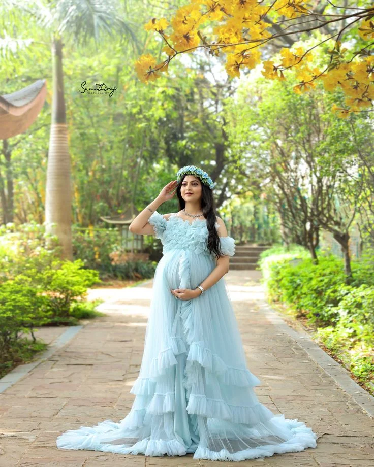 20 Stunning Maternity Dresses for a Dreamy Photoshoot (Mom-to-Be Approved!)